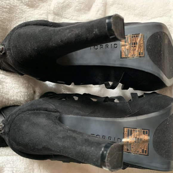 Black Platform Laser Cut Heels 10W - Picture 6 of 6